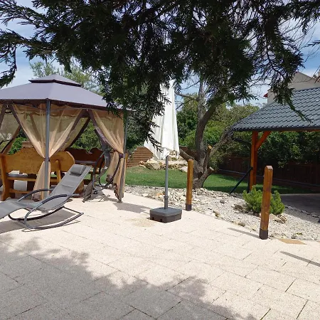 Manyika Vendeghaz * Balatonalmadi